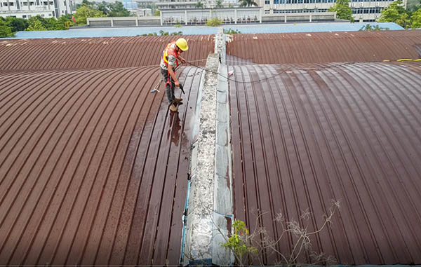 彩钢瓦棚顶清理杂质 彩钢瓦棚顶清理杂质